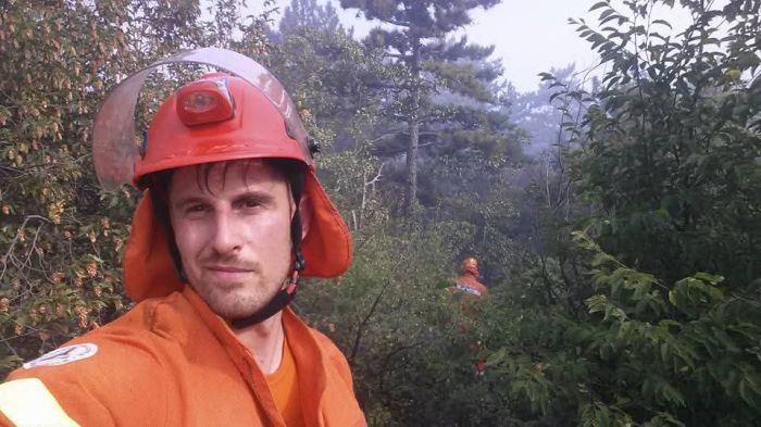 Duino, App 118 suona l’allarme, lui vola con il defibrillatore: Franz salva una vita in strada