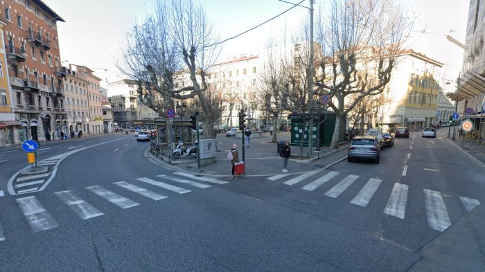 Notte di sangue in piazza Garibaldi, esplode la violenza: carabinieri e polizia domano la rissa violenta