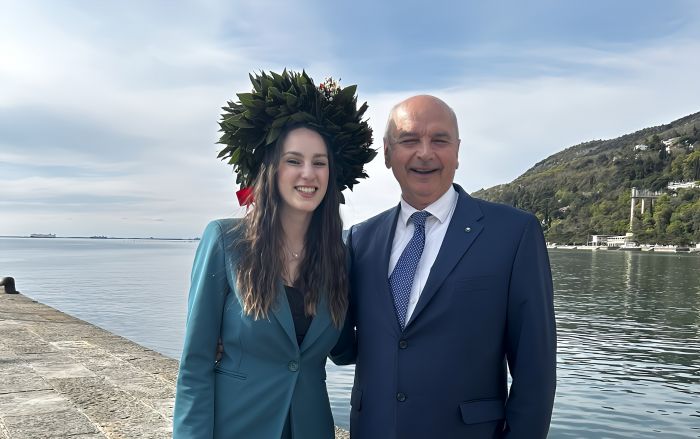Brindisi con il super sindaco per la super laureata Gaia: festeggiamenti speciali a Grignano