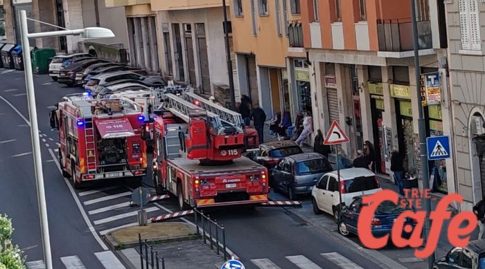 Fiamme in via Fabio Severo, immediato intervento dei vigili del fuoco (VIDEO) 
