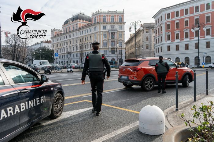 Carica 5 migranti IRREGOLARI e tenta la fuga: arrestato “passeur” cinese a Trieste (VIDEO)