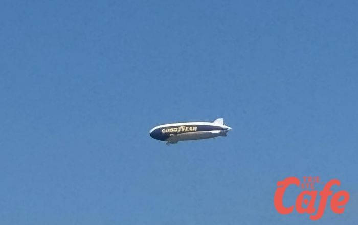 Un dirigibile nel cielo di Trieste: sorpresa sabato mattina sopra la città (VIDEO) 