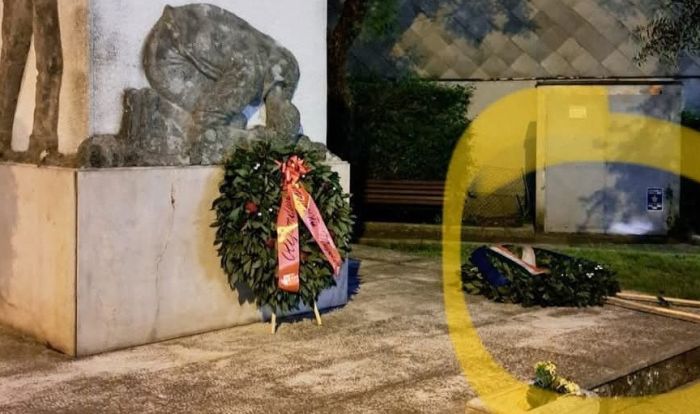 Vigilia del 25 aprile segnata dalla tensione: ignoti gettano a terra la corona commemorativa a Muggia
