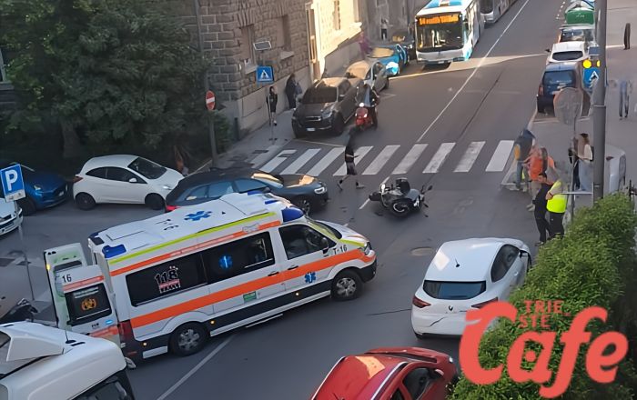Schianto in via Fabio Severo: traffico bloccato per incidente auto-moto, scooterista a Cattinara 
