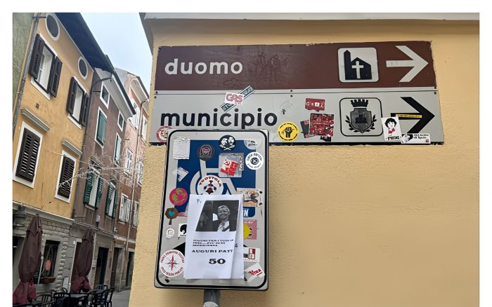 Muggia più pulita e ordinata: rimossi gli adesivi dai cartelli stradali del centro