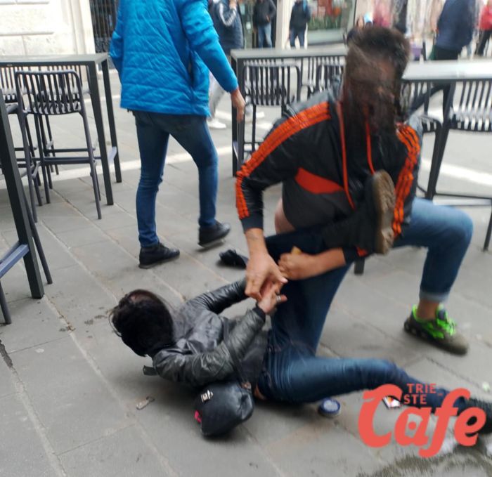 Rissa in Largo Bonifacio: tre uomini aggrediscono un quarto con un piccolo martello