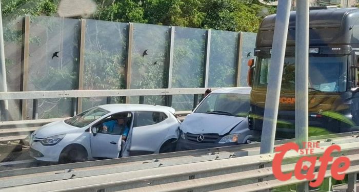 Trieste, tamponamento in sopraelevata: sul posto 118 e traffico in tilt