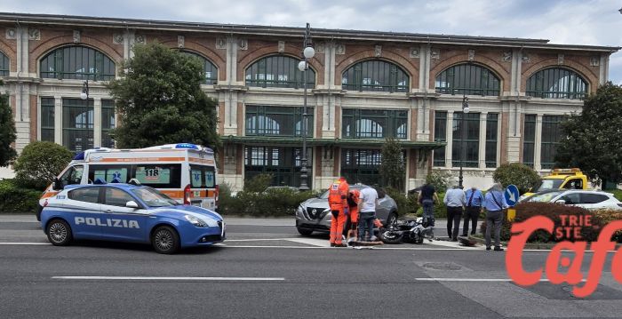Incidente in Riva Nazario Sauro: scooter centrato da un’auto in inversione