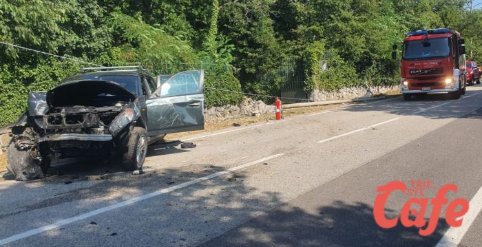 Scontro a Samatorza: auto centra un palo, soccorso il conducente