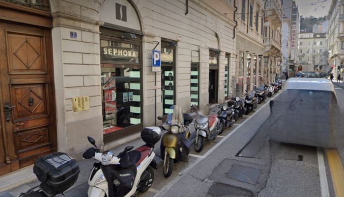 Furto con scasso nella notte da Sephora in via Imbriani: ladri in fuga 