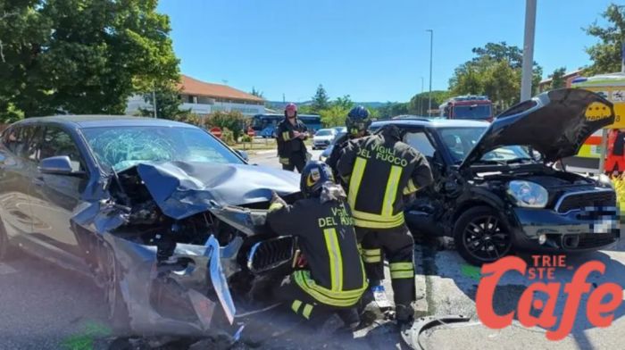 Frontale a Sistiana davanti al campeggio Mare Pineta: quattro feriti, nessuno in pericolo di vita