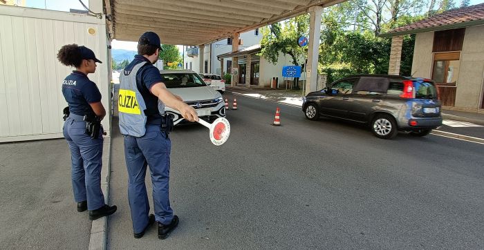Nasconde eroina dopo l’ingresso in Italia: la Polizia lo blocca e lo arresta