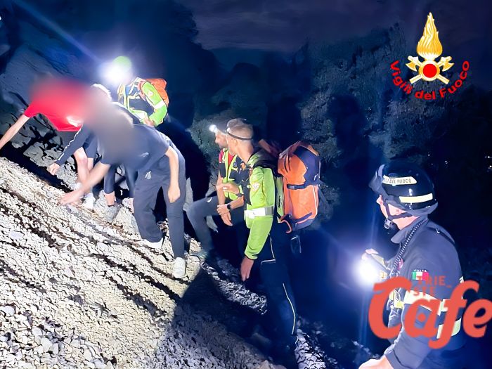Colti dal buio, impauriti e senza via d’uscita: recuperati 7 giovani in difficoltà sul Monte Carso