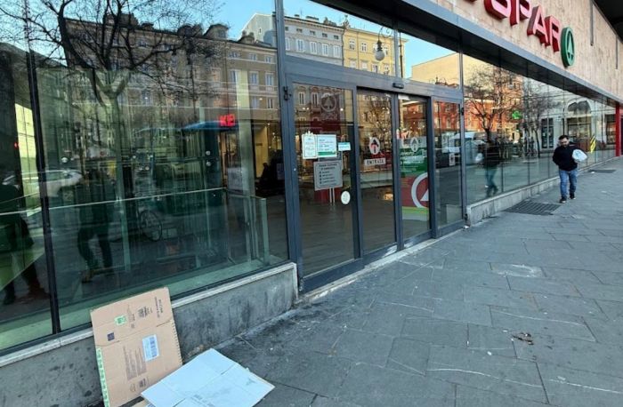 Largo Barriera, tentano il furto al supermercato: bloccati da un carabiniere in borghese 
