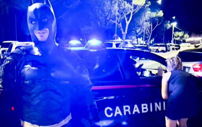 Batman avvistato a Sistiana: “Joker, ti verrò a cercare”