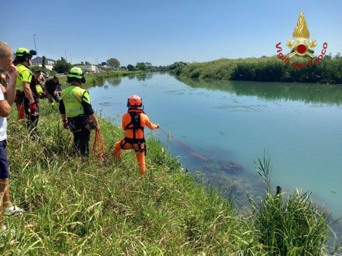 Jesolo: auto precipita nel Sile, bimbo di 5 anni salvato dai sommozzatori