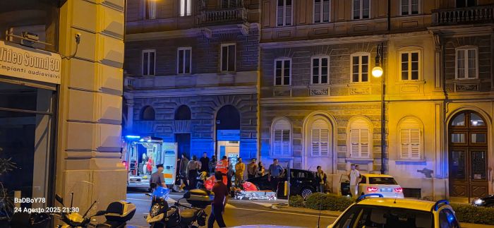 Attraversa fuori dalle strisce e viene investita in via Giulia da un'auto slovena 