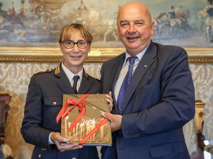 Il sindaco Dipiazza saluta Antonella Cargnelutti: la direttrice della Scuola Allievi Agenti va in pensione