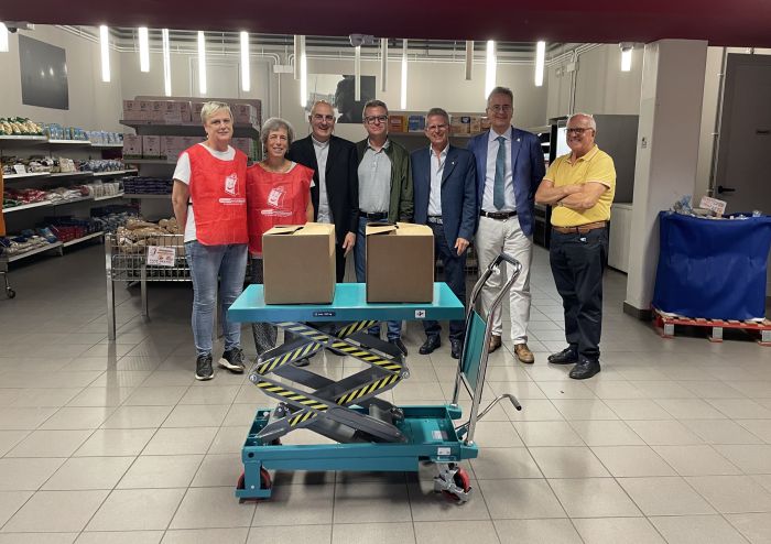 Il Rotary Club Trieste Nord dona un carrello con pantografo  all’Emporio della Solidarietà