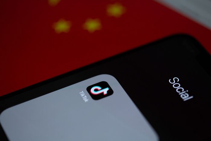 TikTok lancia un filtro per nascondere i post generati da IA