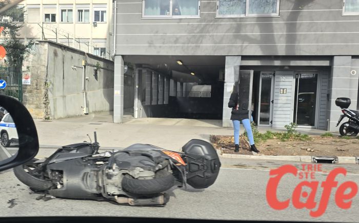 Schianto in Campi Elisi sulle rive: scooter a terra, intervengono 118 e polizia locale