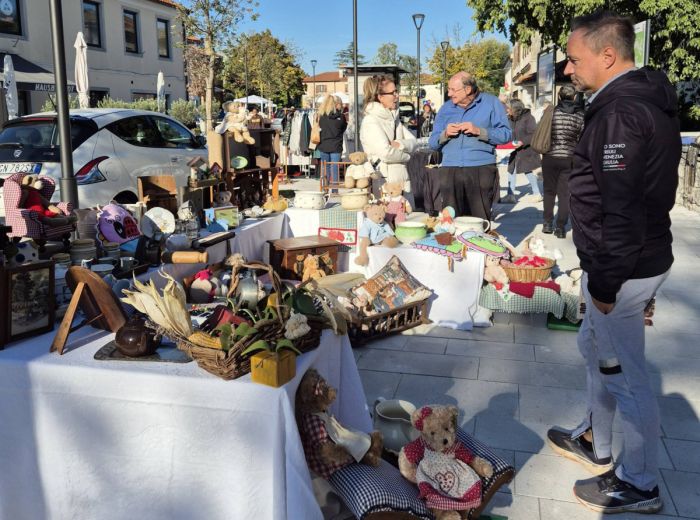 Aurisina, sabato torna il Mercatino delle Pulci: tra antiquariato e curiosità di stagione