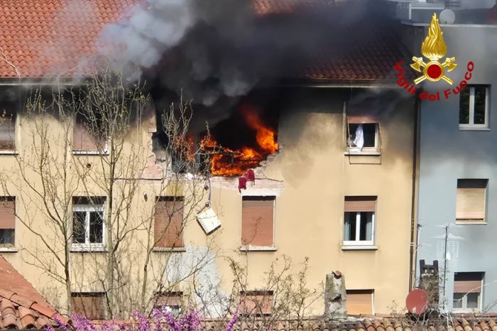 Scoppio via Baiamonti, stabile evacuato e dichiarato inagibile, cane trovato morto