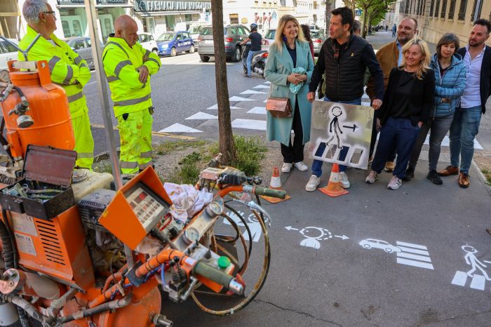 Trieste, “più sicurezza e accessibilità per i bambini”: nuovi pittogrammi CAA in Largo Pestalozzi
