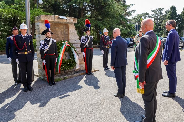 Trieste ricorda le vittime del terrorismo, corona d’alloro al monumento del Ferdinandeo