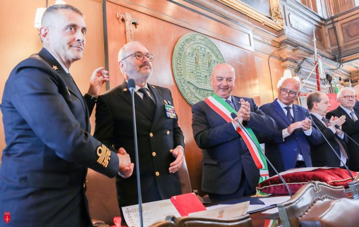 “Viva Trieste, viva l’Italia”: la Guardia Costiera riceve la cittadinanza onoraria