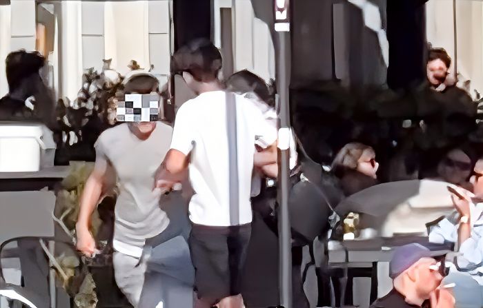 Trieste impazzisce per la caccia al tesoro social: sul Ponte Curto spunta anche il tentato furto (VIDEO) 