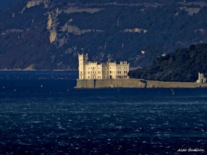 Il meteo di giovedì 3 ottobre, bora tutto il giorno, in serata oltre i 100 km/h