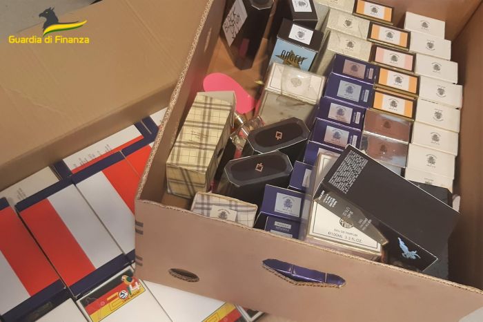 Profumi e cosmetici contenenti sostanze dannose per la salute, sequestrati oltre 30.000 prodotti in Fvg