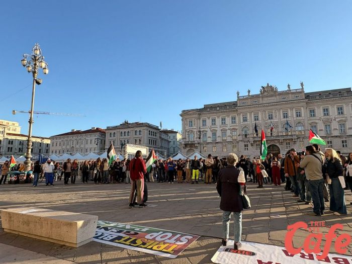Flotilla, la protesta si muove: corteo spontaneo da piazza Ponterosso fino a piazza Unità (VIDEO)