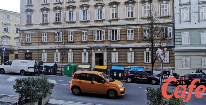 Tragedia in uno stabile in via Fabio Severo, si toglie la vita sulla tromba delle scale 