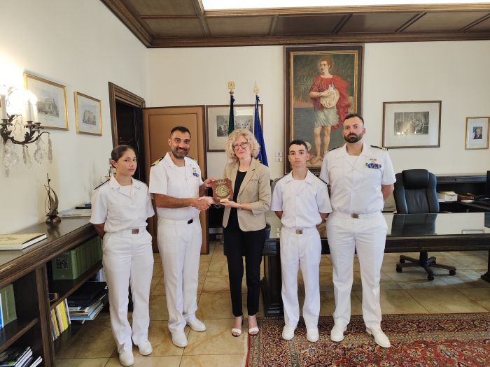 Viceprefetto Vicario di Trieste incontra il Comandante della Nave Palinuro Capitano di Fregata