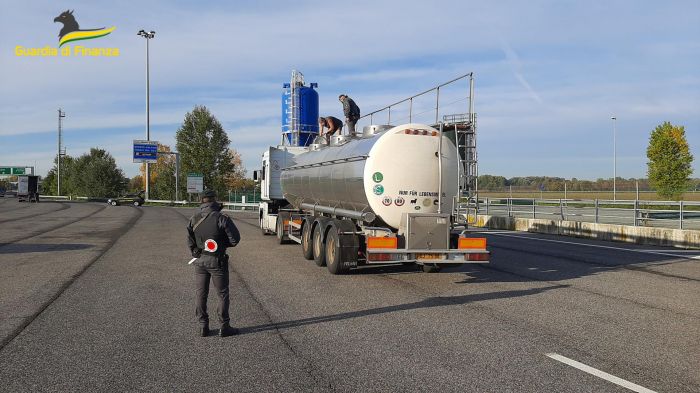 Un milione di litri di alcol di contrabbando dall’Est Europa: denunce. evasi 11,5 milioni (VIDEO)