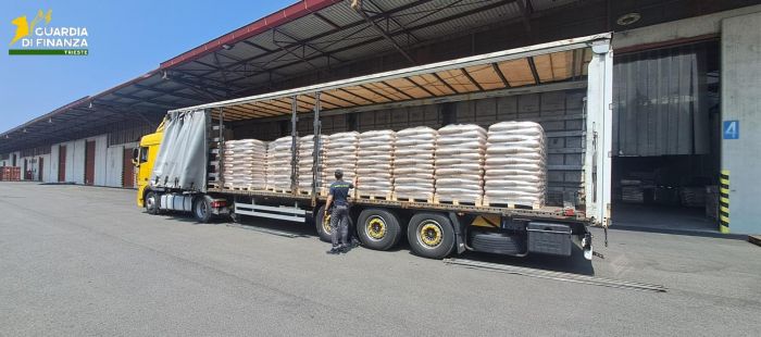 Sequestrate oltre 46 tonnellate di pellet non sicuro: maxi operazione della Guardia di Finanza al confine