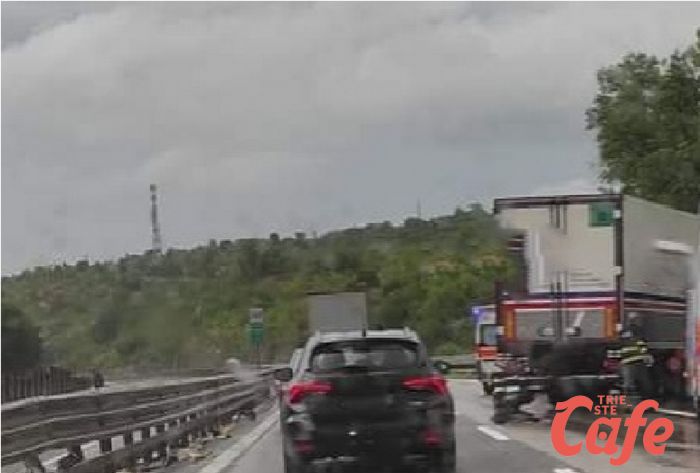 Scontro in A4 auto-mezzo pesante: tratto chiuso, 3 feriti e traffico in tilt (FOTO)
