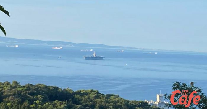 Finalmente a Trieste la portaerei Ford,  la più grande  del mondo!!  Rimarrà in città fino a giovedì  