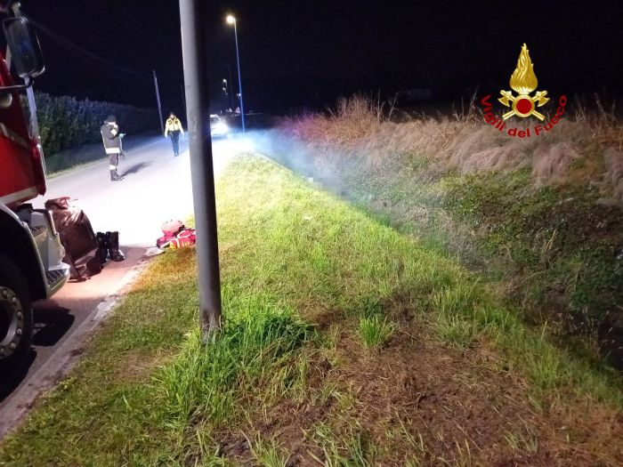 Tragedia in Veneto, uomo cade in un fossato e muore: forse un malore improvviso