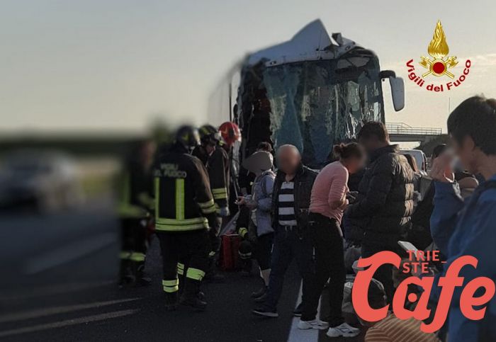 Scontro tra un camion e una corriera in A4 verso Trieste, 10 feriti