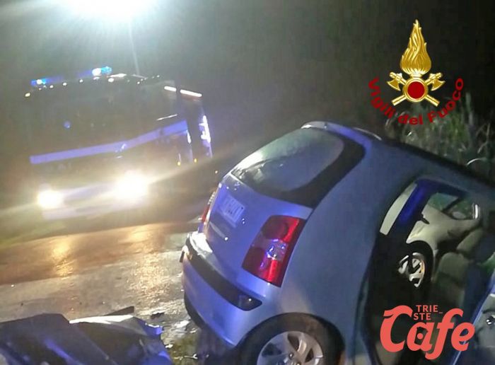  Fossalta di Portogruaro, tremendo frontale tra due auto: morta una 70enne, ferito un 28enne (FOTO)