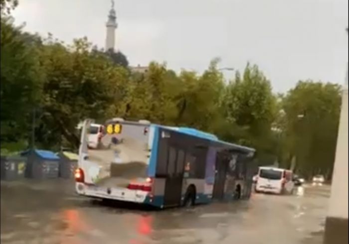 Allagamenti e caduta intonaci, viale Miramare in tilt 