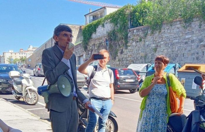 Raccolte 2.307 firme pro pineta di Cattinara