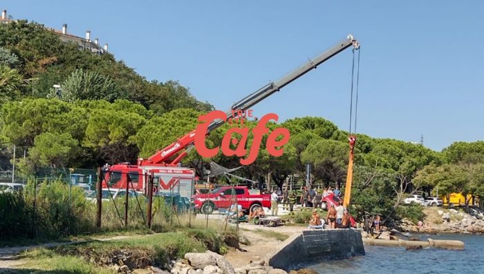 Molo Balota, auto diretta in acqua: immediato intervento dei Vigili del fuoco 