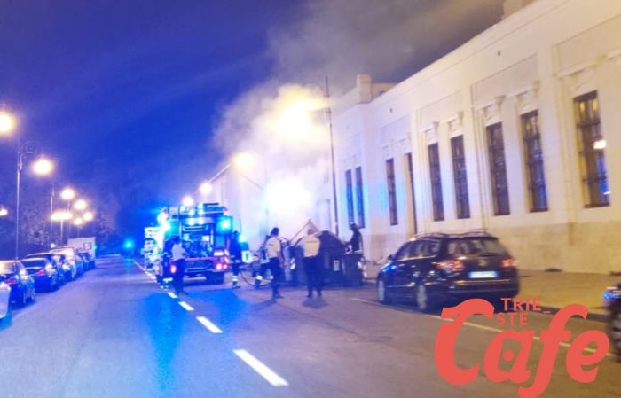 Via Giulio Cesare, incendio ad un cassonetto delle immondizie 
