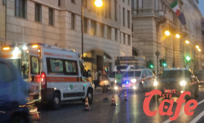 Malore improvviso, clochard muore in viale Miramare 