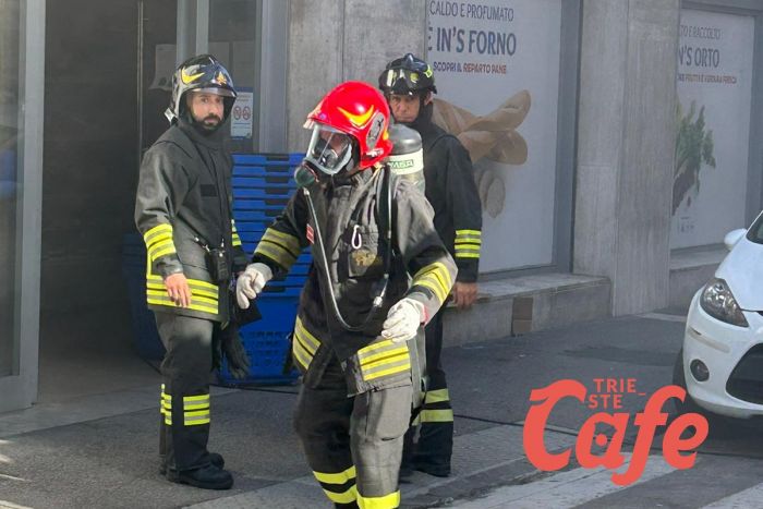 Via San Giorgio/Diaz, principio d'incendio in un supermercato: vigili del fuoco sul posto (VIDEO) 