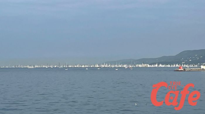 Maltempo: Molo Audace a Trieste lambito dall'acqua alta